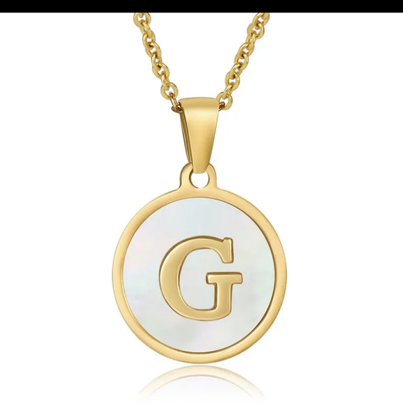 New gold plated stainless steel shell initial necklace - Picture 6 of 16